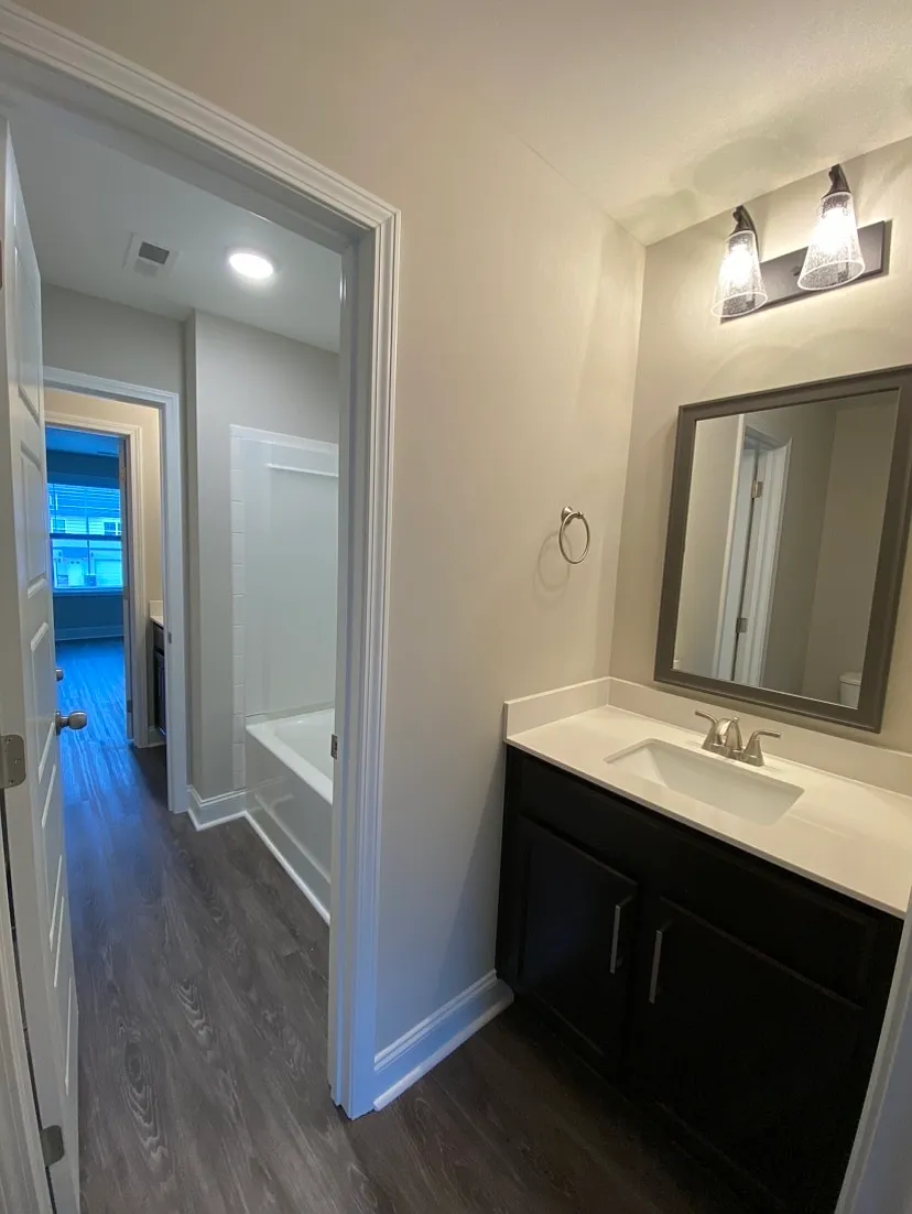 1023 Glenkirk Drive - A — Photo 2