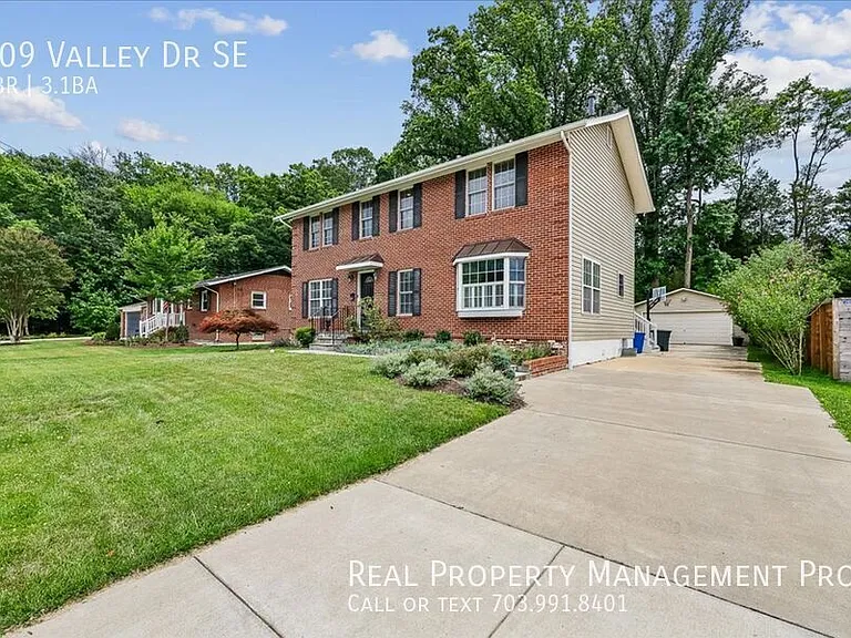 609 Valley Dr SE — Photo 2
