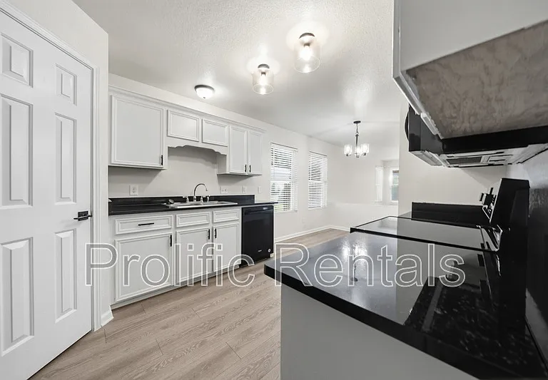 5304 Oster Dr — Photo 8
