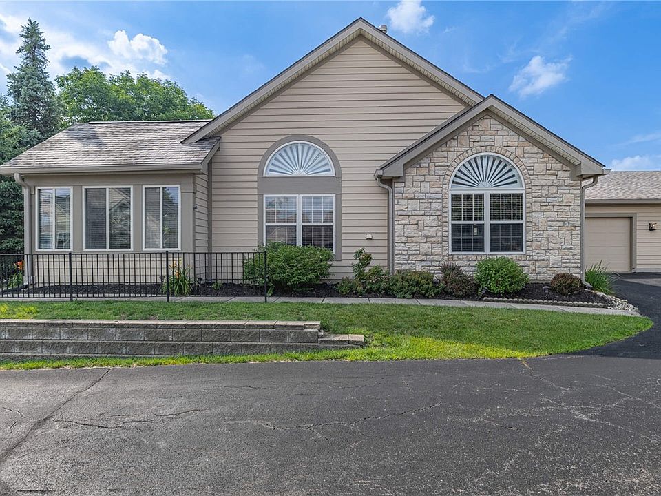 1st image of 221 Villa Pointe Dr