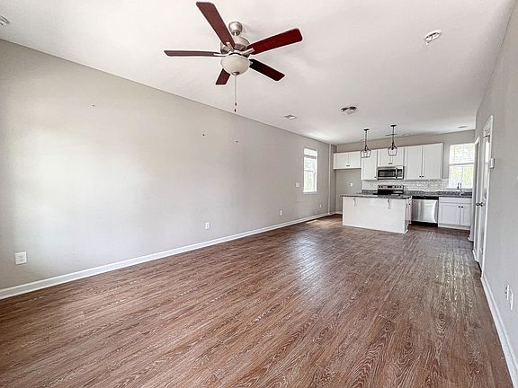 4th image of 3525 Bristol Ln.