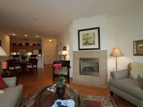 213 S Main St, Thiensville, WI 53092