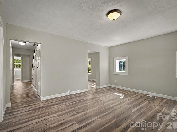 5th image of 1203 Spainhour St SW