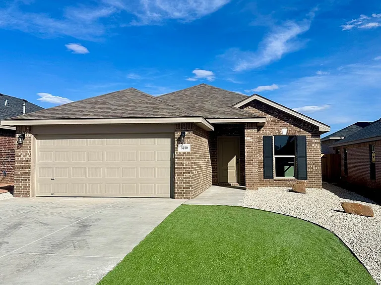 3210 Cottonwood Ave — Photo 1
