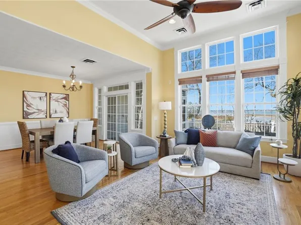 3046 Bay Shore Ln, Suffolk, VA 23435