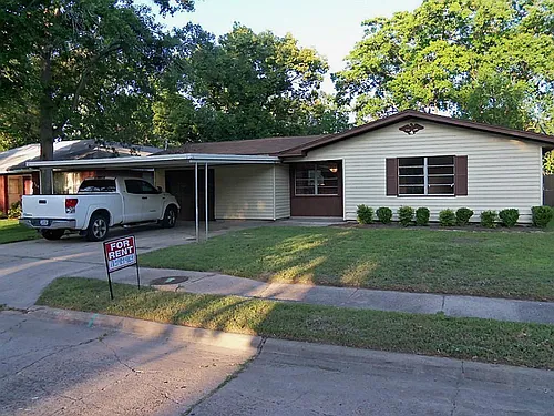 206 Maxie St Photo 1