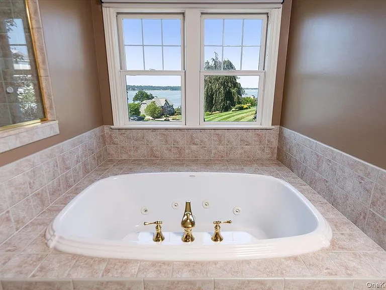 53 Pembroke Dr — Photo 26
