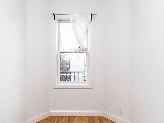 3rd image of 295 Wyckoff Ave #2R