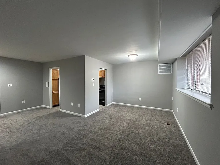 Hampshire House Apartments — Photo 3