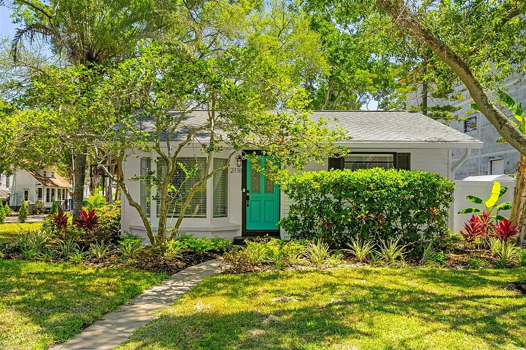 3 bed, 2.0 bath, 1638 sqft, $4,350 — Photo 1