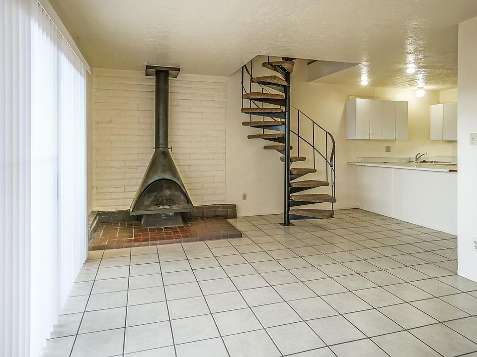 1st image of 525 Ortiz Dr SE APT D