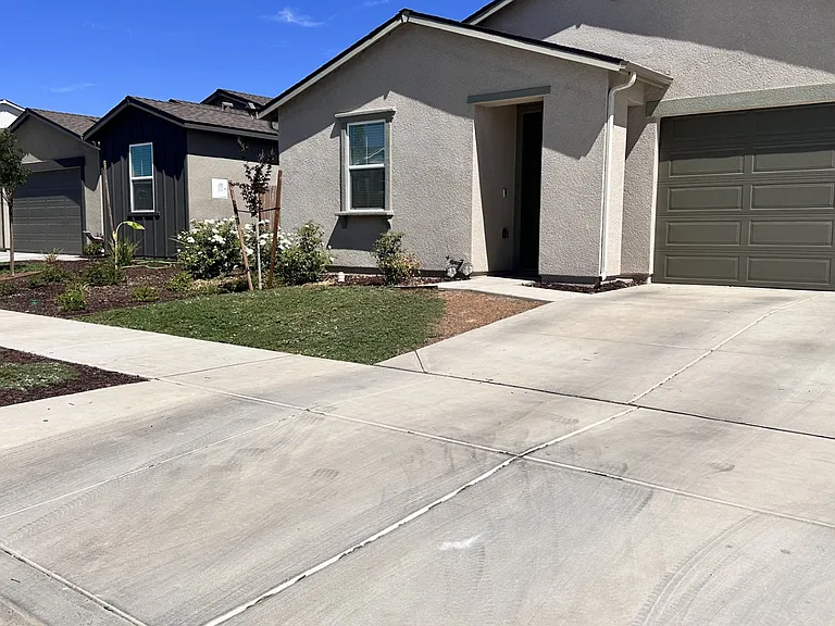 651 Skyler Ln — Photo 2