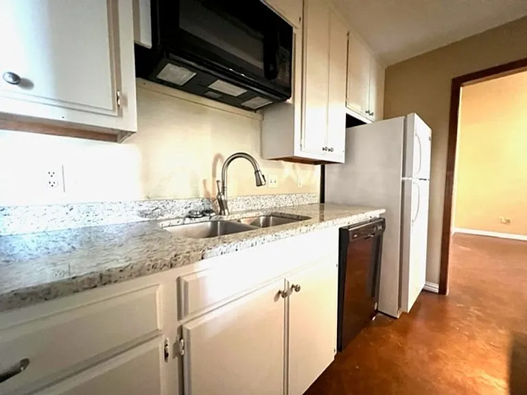 808 Peregrine Dr — Photo 5