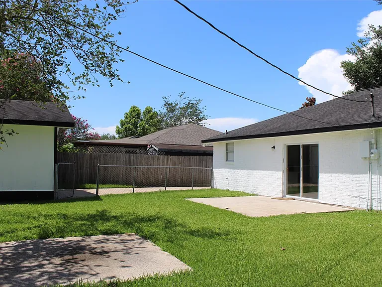 210 Brigadoon Ln — Photo 31