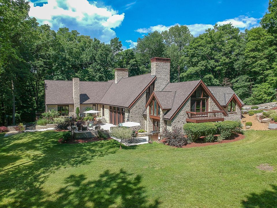 1st image of 80 Maplewood Dr