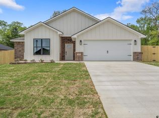 16218 Crossing Cir, Lindale, TX 75771