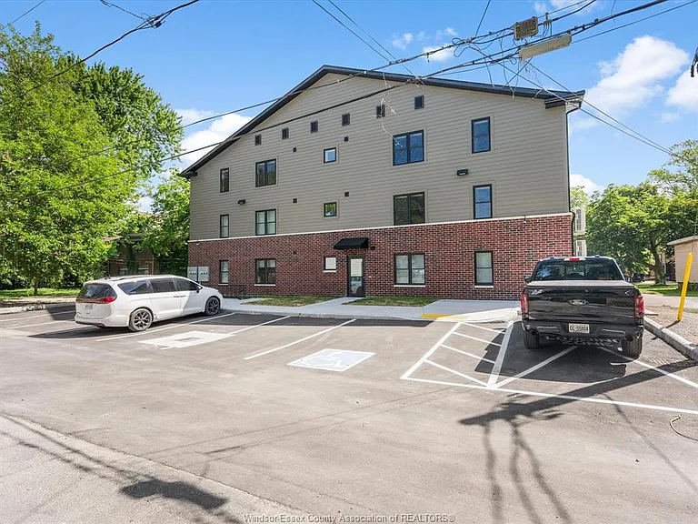 185 Randolph Pl — Photo 33