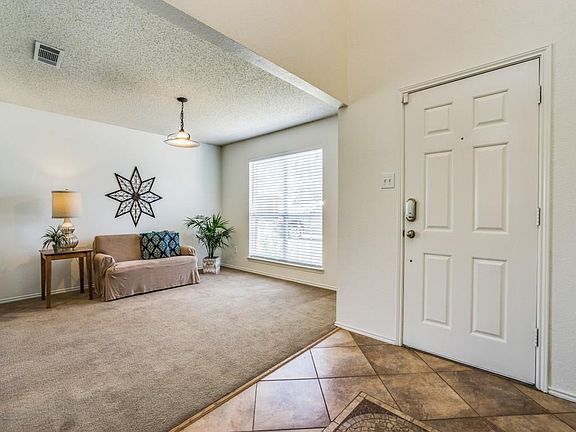 4th image of 2700 Briscoe Dr