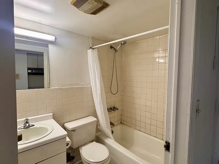 13 Pike St #2D — Photo 3