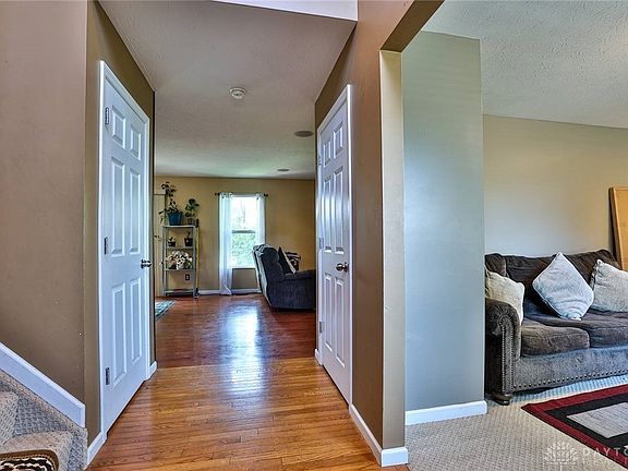 3rd image of 6934 Creekside Way