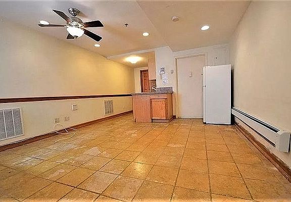 4th image of 339 W 71st St #1B
