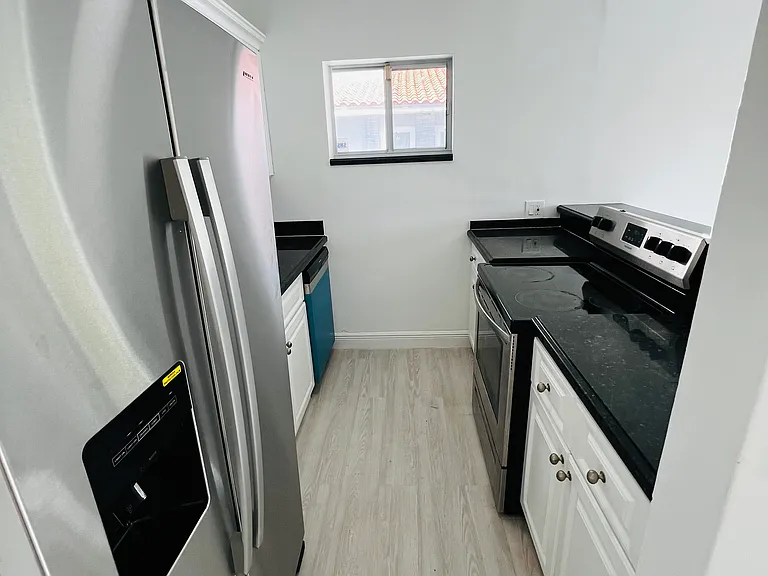 2033 Calais Dr #10 — Photo 7