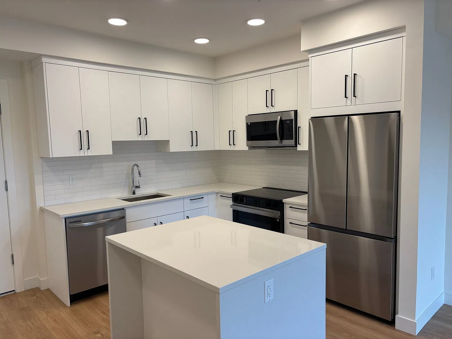 33816 South Fraser Way Abbotsford — Photo 1