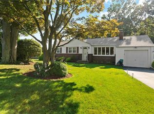 4 Tophill Dr, Cranston, RI 02920