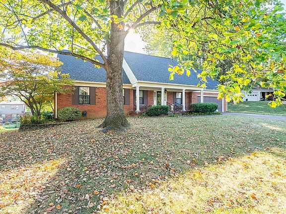 3rd image of 4620 Crescent Hill Dr