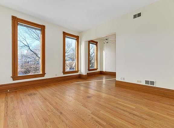 4th image of 1919 N Larrabee St #2