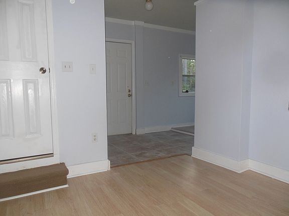Living room/Entry