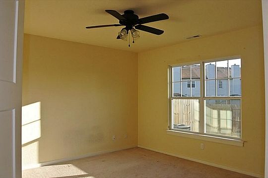 5th image of 220 Craftsman Cir