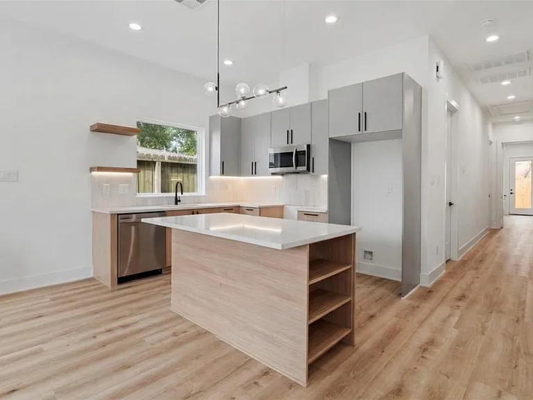 6624 Saint Augustine St #B — Photo 6