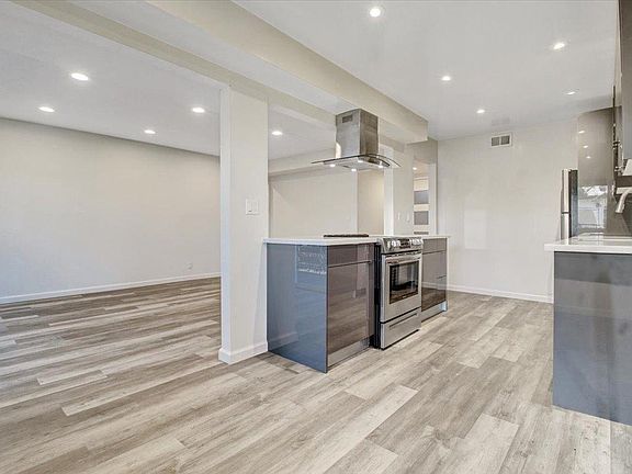 3rd image of 1567 Regent St APT 204