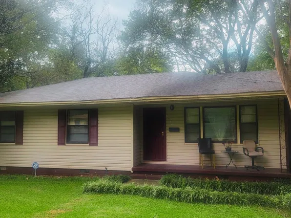 3215 Charleston Dr, Jackson, MS 39212