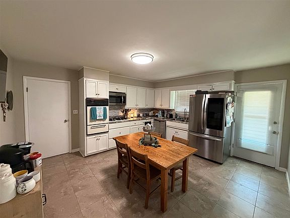 4th image of 105 Cardinal Ct
