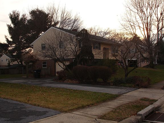 3rd image of 418 Parkwynne Rd