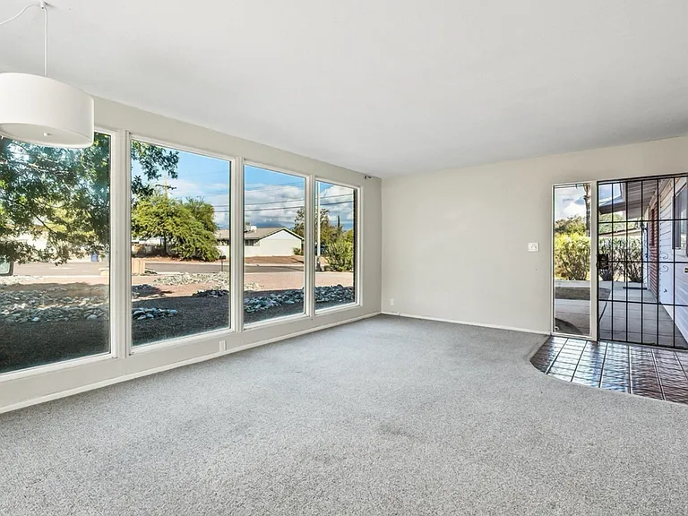 8542 E Desert Steppes Dr — Photo 6