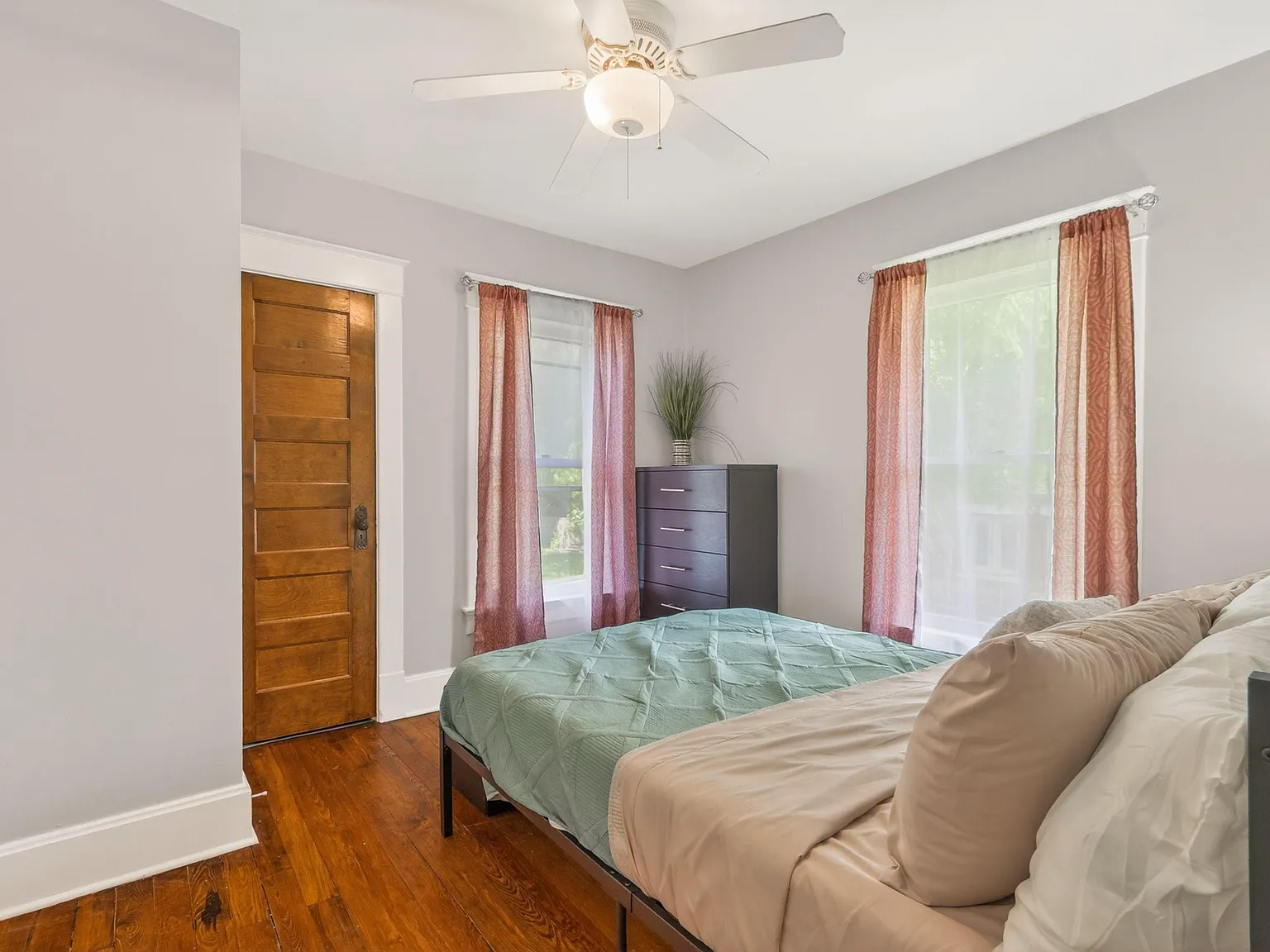 4 bed, 3.0 bath, 2093 sqft, $1,252 — Photo 2
