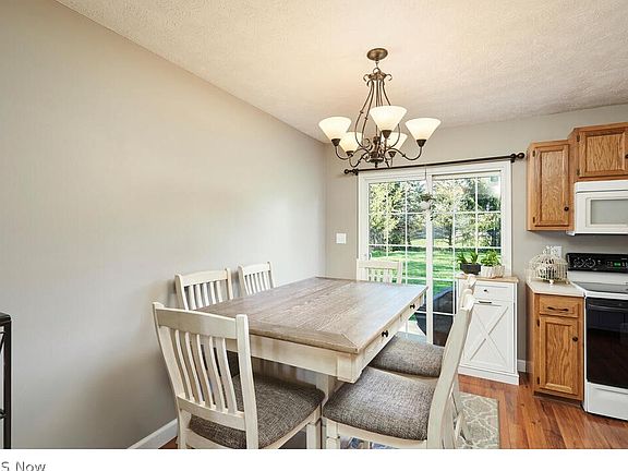 4th image of 837 Grove Ln