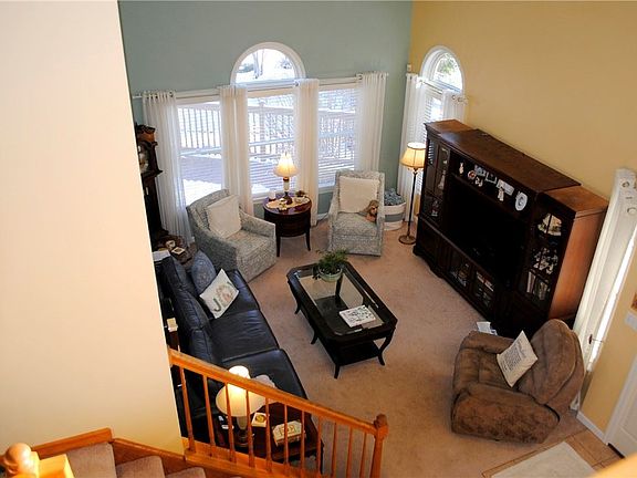3rd image of 69 Lakeridge Dr