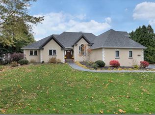 28924 Lake Rd, Bay Village, OH 44140