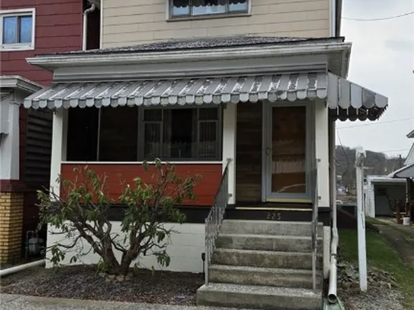 225 McKinley Ave, East Vandergrift, PA 15629