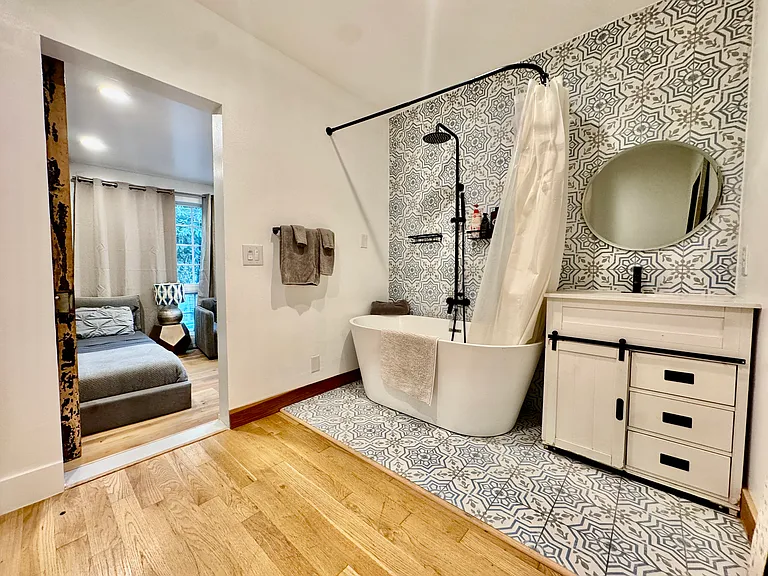 1328 S Cochran Ave #4 — Photo 3