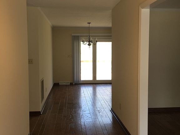 3rd image of 1669 Westbrook Cir