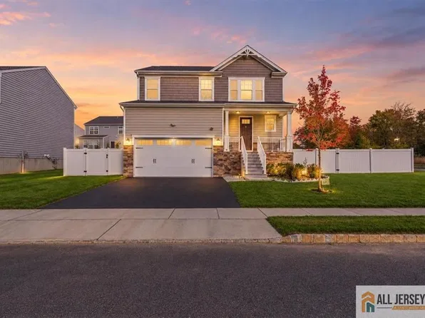 2 Gazania Dr, Old Bridge, NJ 08857