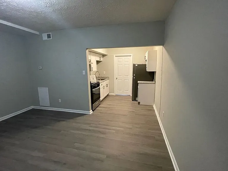208 Lakeshore Dr #19 — Photo 5