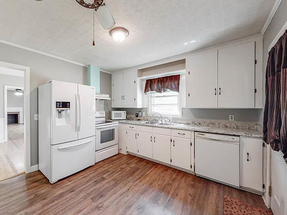 3rd image of 1122 Hilltop Ave