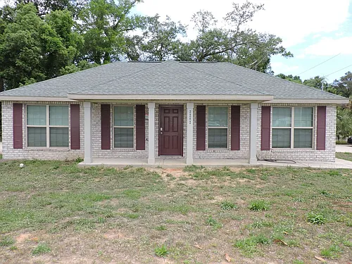 2202 N East St Photo 1