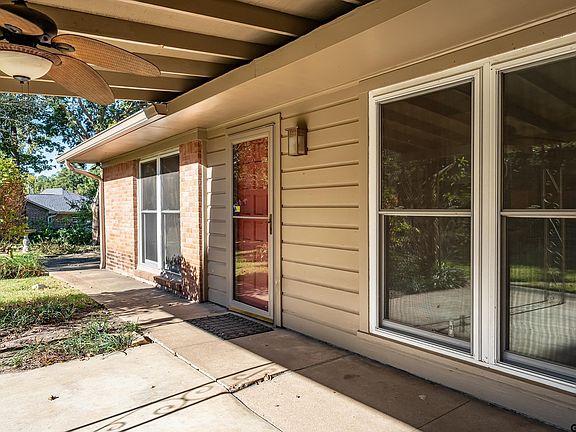 4th image of 2713 Brentwood Dr
